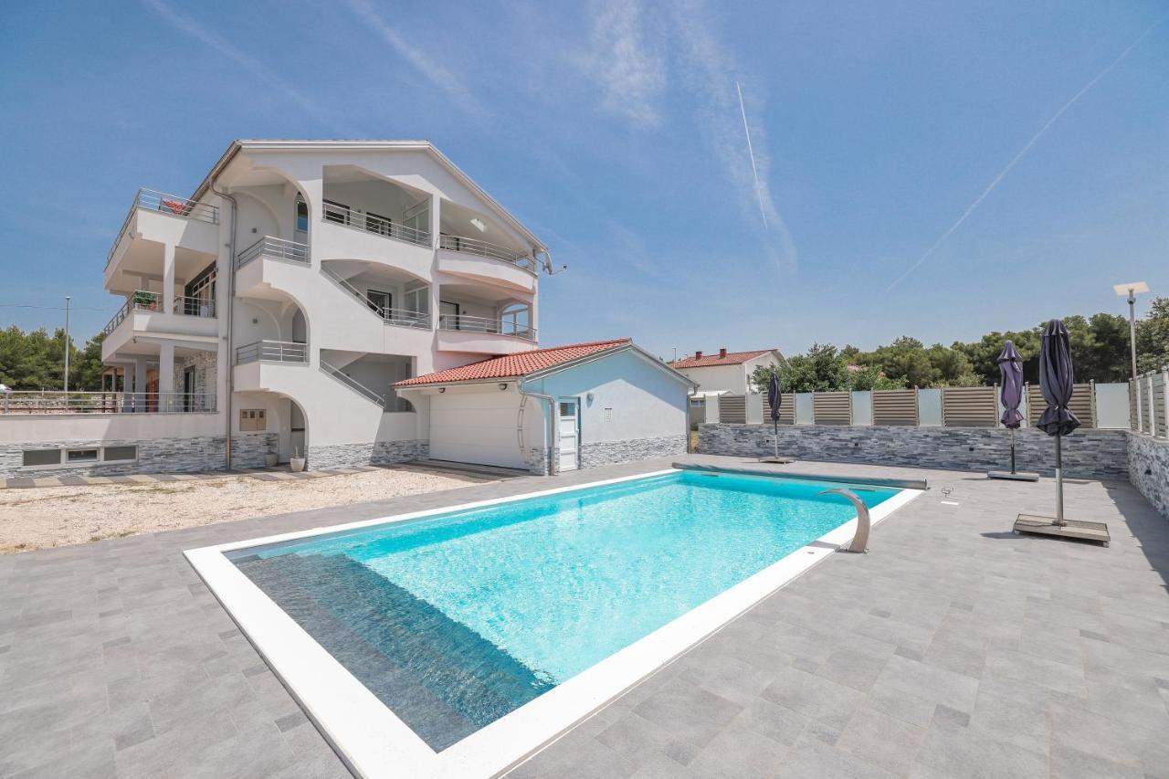 Apartments Nicola With Private Pool ビビニェ エクステリア 写真
