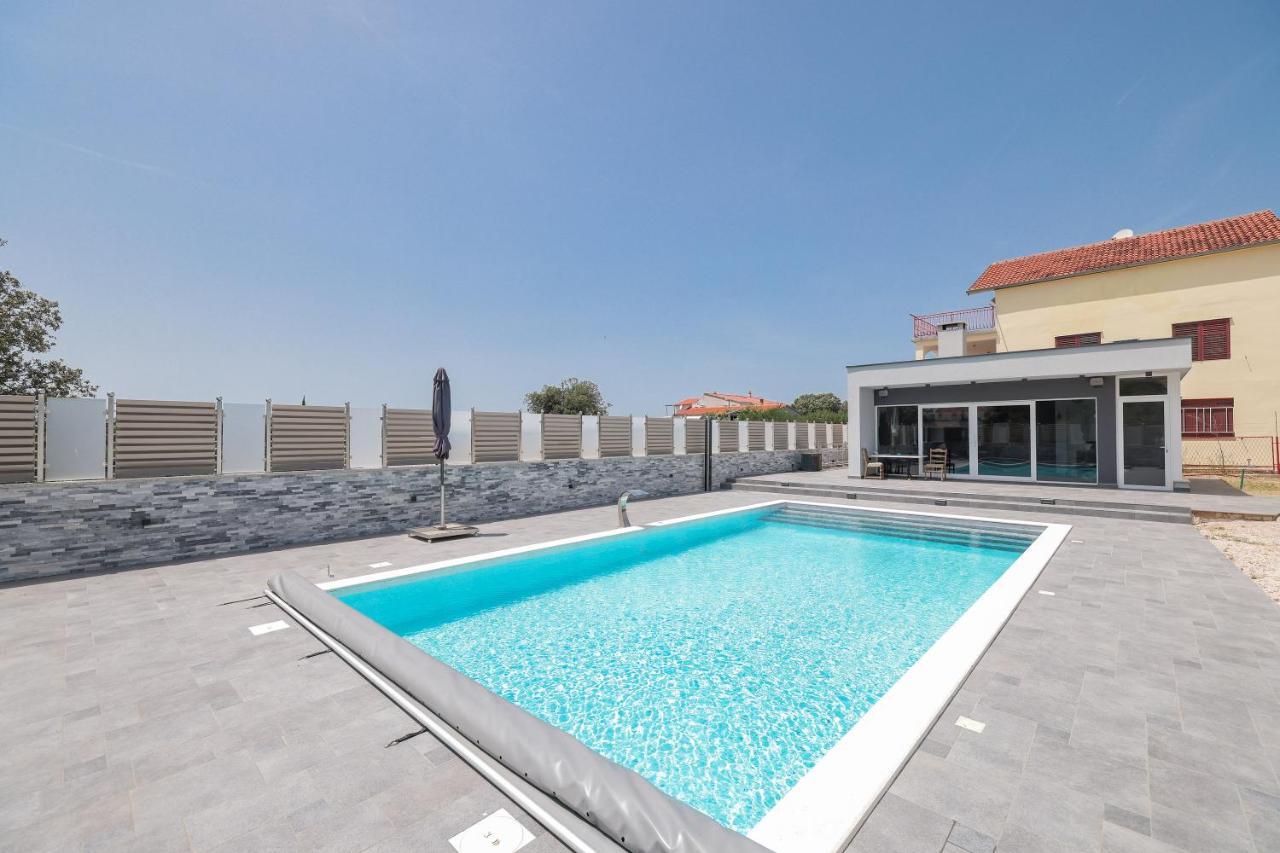 Apartments Nicola With Private Pool ビビニェ エクステリア 写真