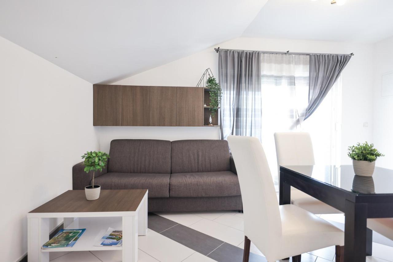Apartments Nicola With Private Pool ビビニェ エクステリア 写真