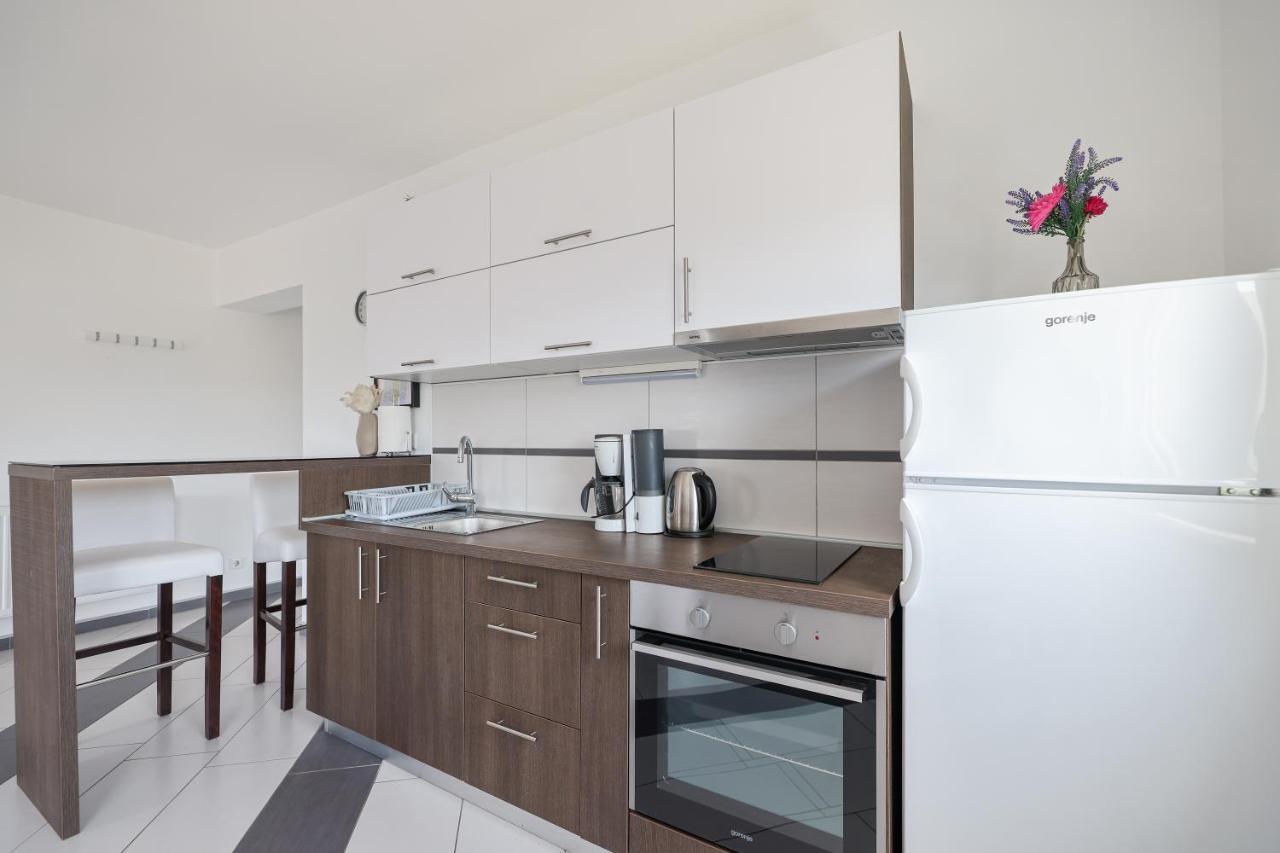 Apartments Nicola With Private Pool ビビニェ エクステリア 写真