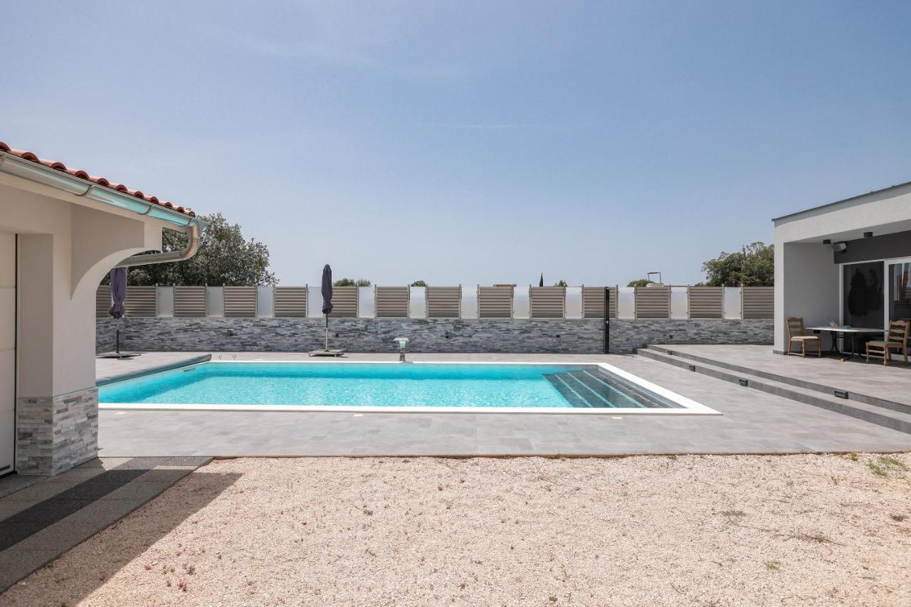 Apartments Nicola With Private Pool ビビニェ エクステリア 写真