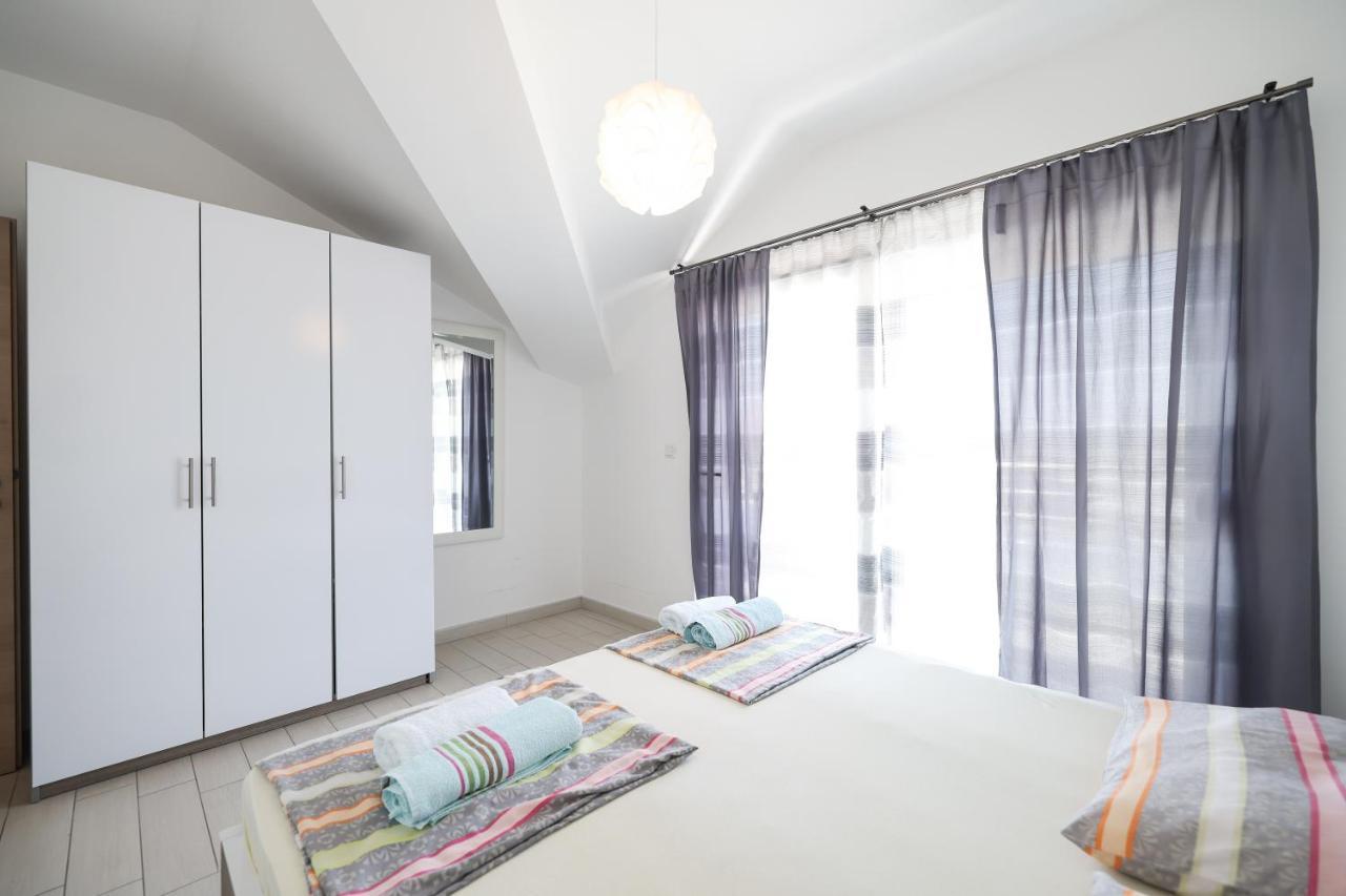 Apartments Nicola With Private Pool ビビニェ エクステリア 写真